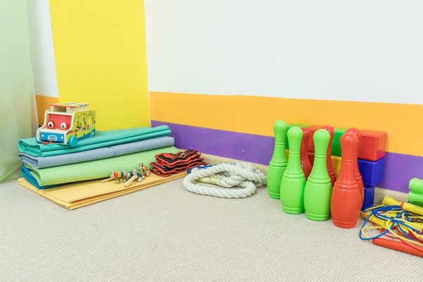 What's the Most Effective Way to Integrate a Smart Home Assistant for Voice-Controlled Lighting and Media?